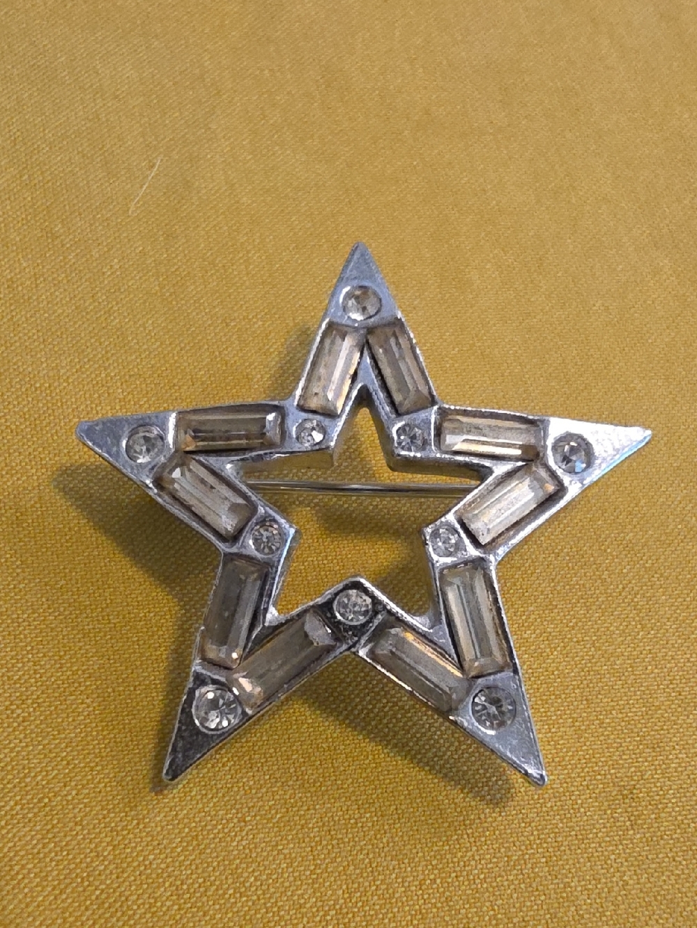 "Unmarked Beauty" - Likely a Vintage B. David Open Star Rhinestone Brooch